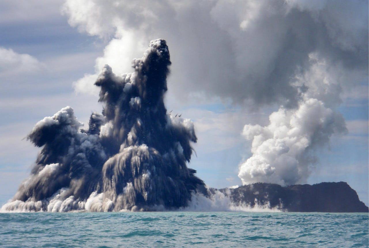 Erupción submarina