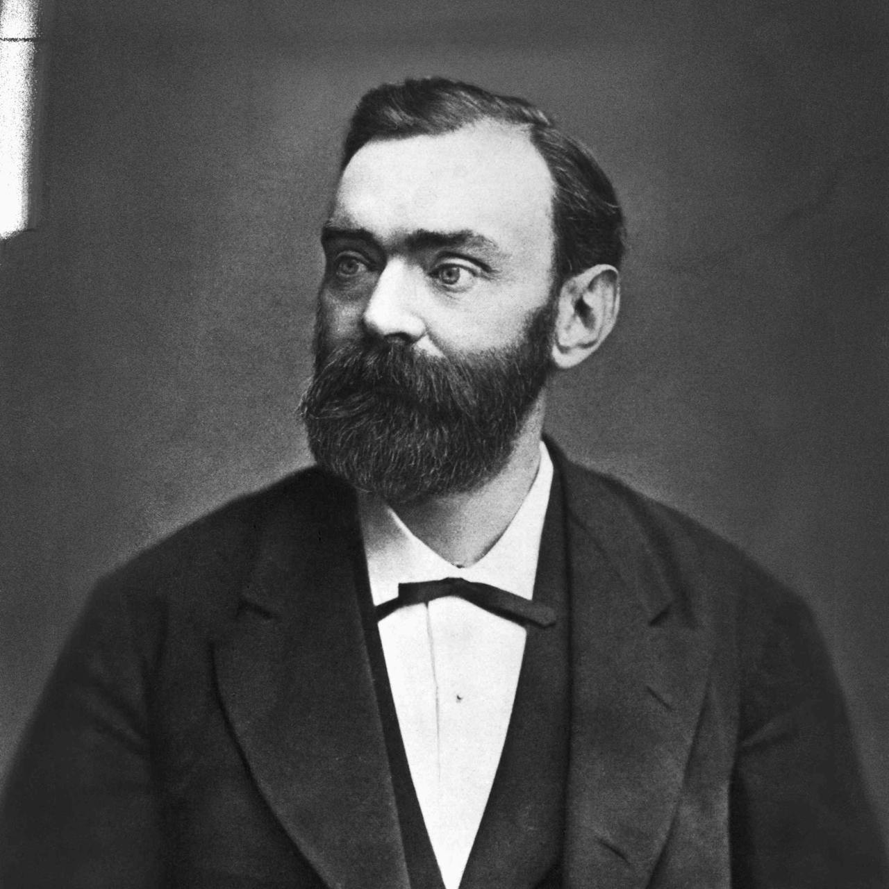 Alfred Nobel biografía